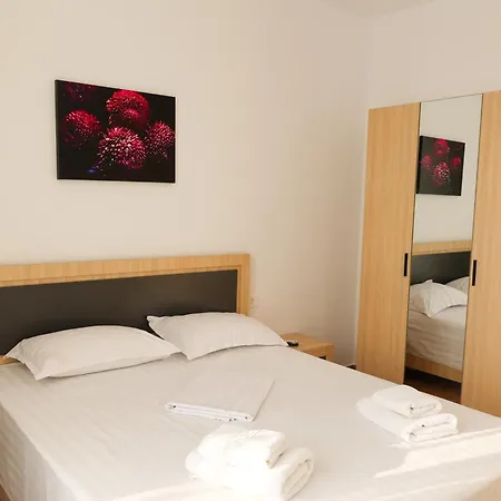 Summer Rest بيت ضيافة Năvodari