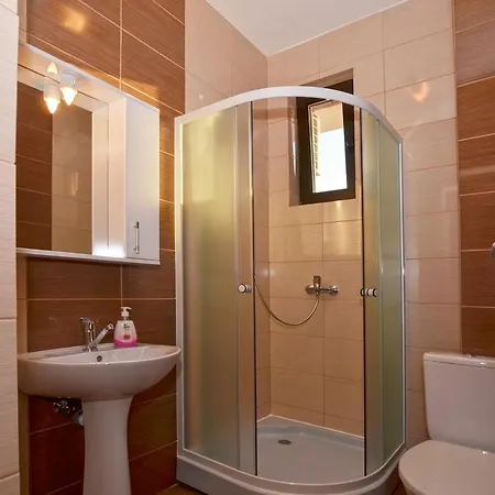 Summer Rest بيت ضيافة Năvodari